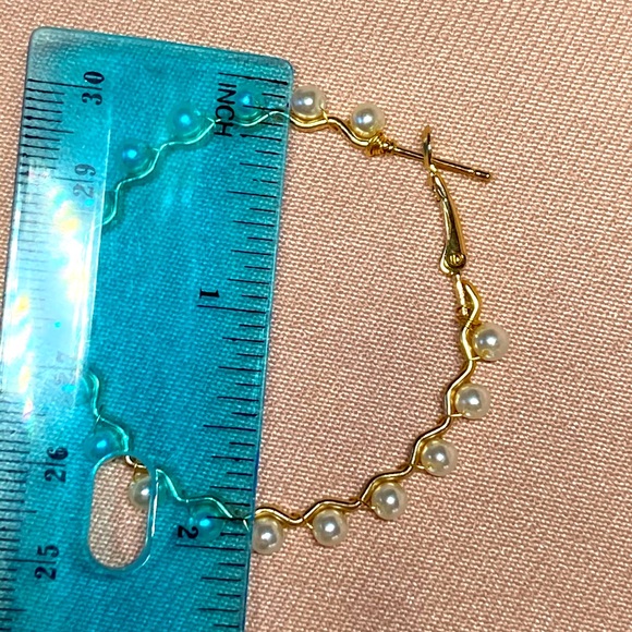 Beautiful Gold Plated Pearl Hoop Earrings - Picture 7 of 7